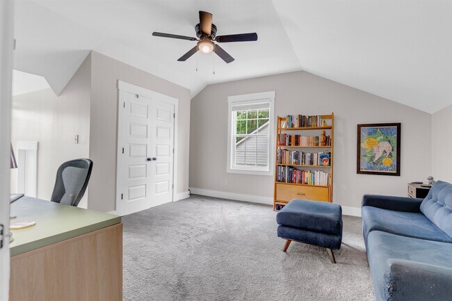 Building Photo - 185 Alexander St