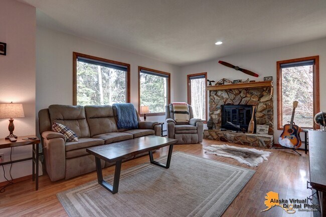 Building Photo - Cozy Eagle River Home with Backyard Trails!