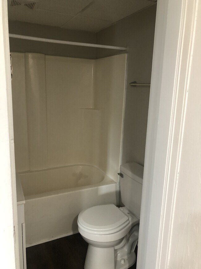 Building Photo - 299 N State St