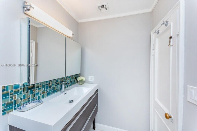 Building Photo - 2379 Overbrook St