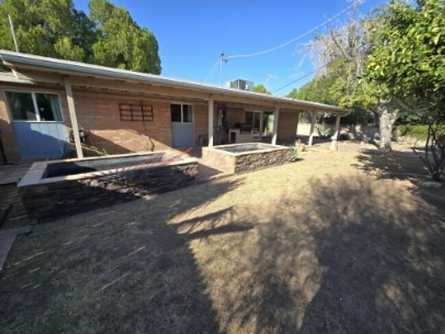 Building Photo - Beautiful Eastside Home