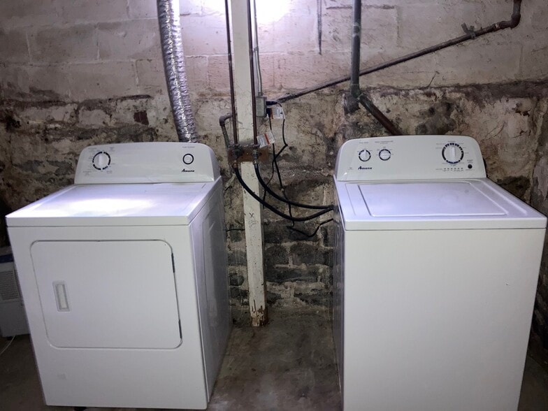 Building Photo - 947 E Market St