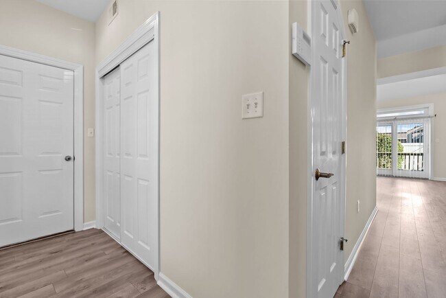 Building Photo - Norfolk Condo!