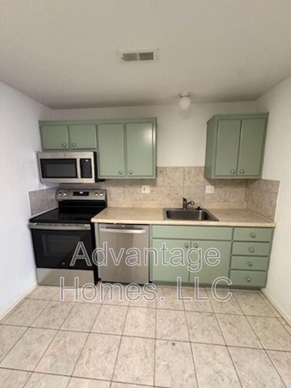 Building Photo - 801 Johnson Cir