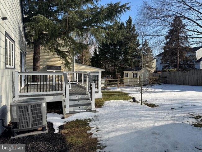 Building Photo - 15 Linden Hill Way SW