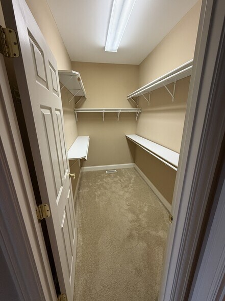 Walk-in Closet in Master Bedroom - 4610 Arborgate Dr