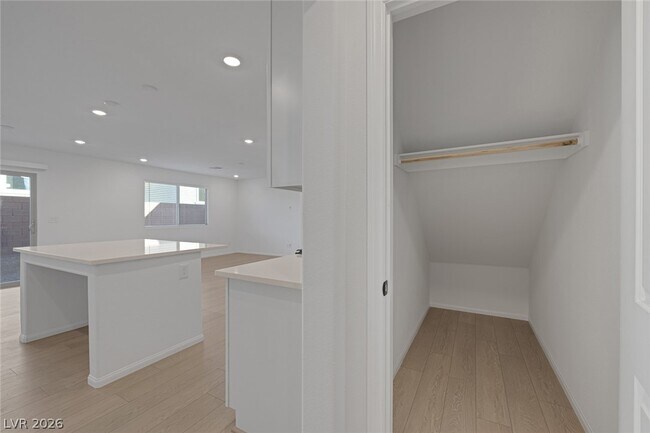 Building Photo - 9514 Wayfarer Seek Ct