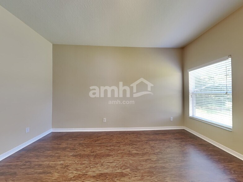 Building Photo - 1216 Maplebrook Dr