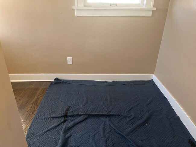 Building Photo - 305 N View St