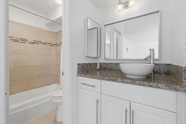 Building Photo - 2266 Grand Ave