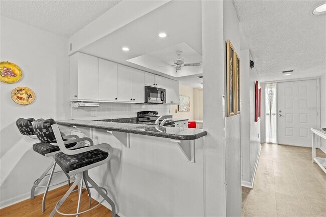 Building Photo - 1942 Golf View Dr