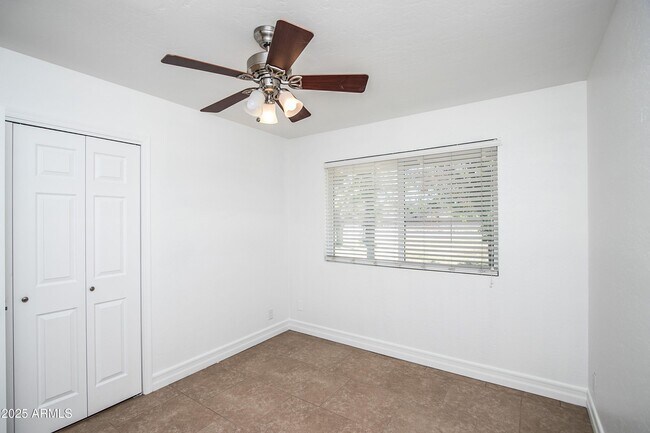 Building Photo - 1905 S Old Greenfield Rd