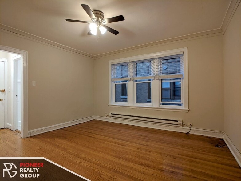 Building Photo - 4208 N Clark St