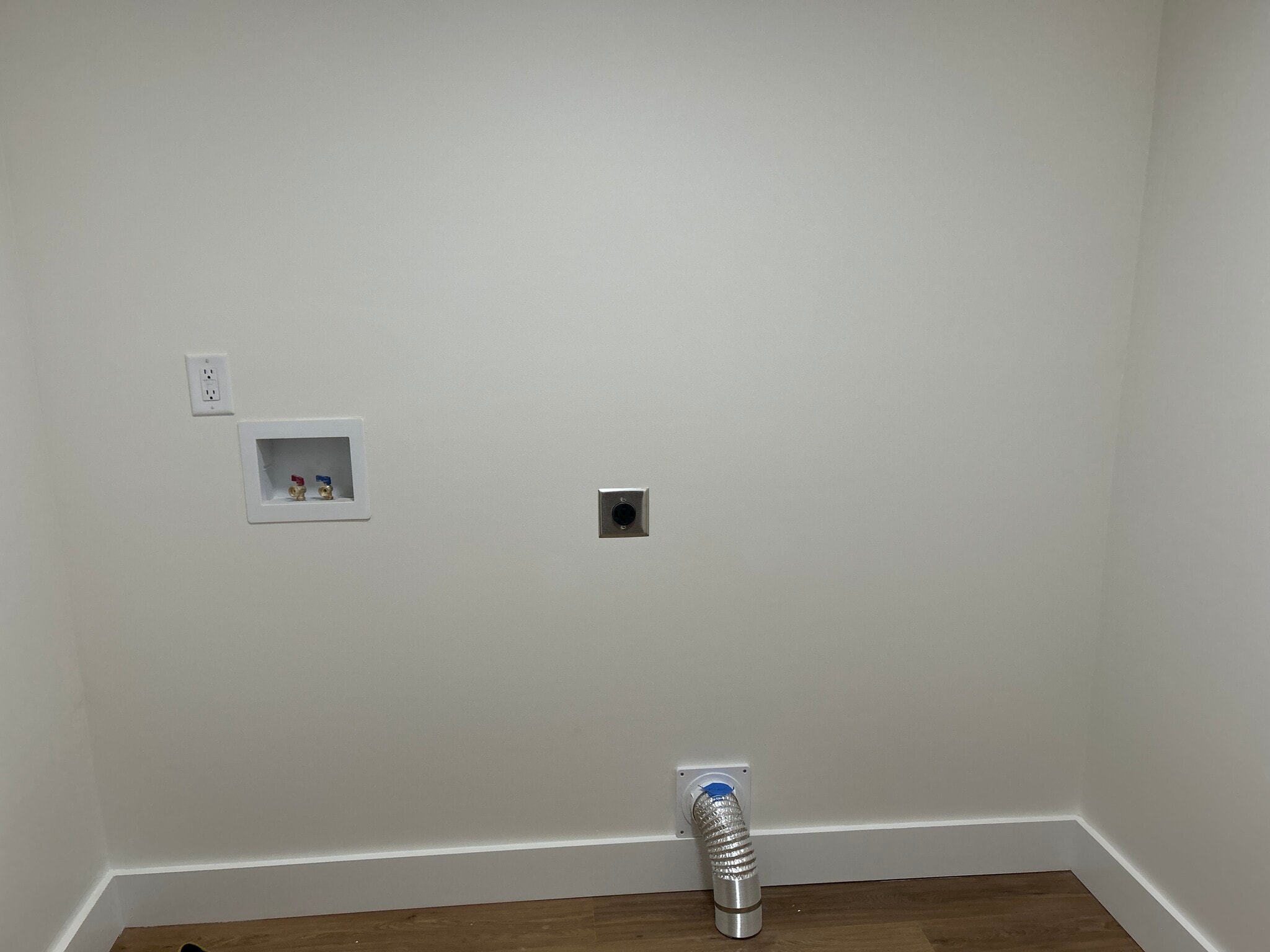 Washer & Dryer hook 1 - 421 High Point Rd