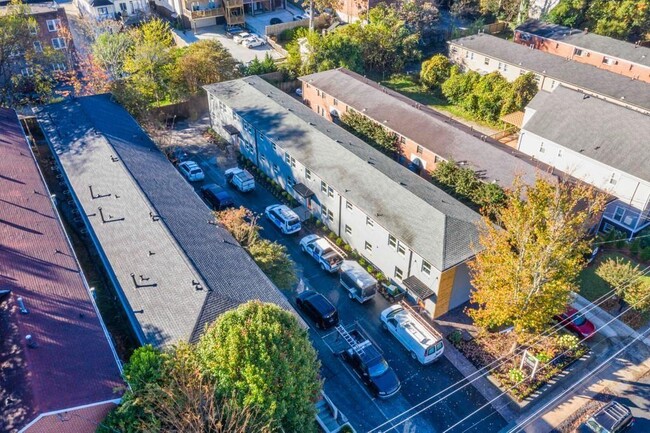 Building Photo - 1015 Greenwood Ave NE