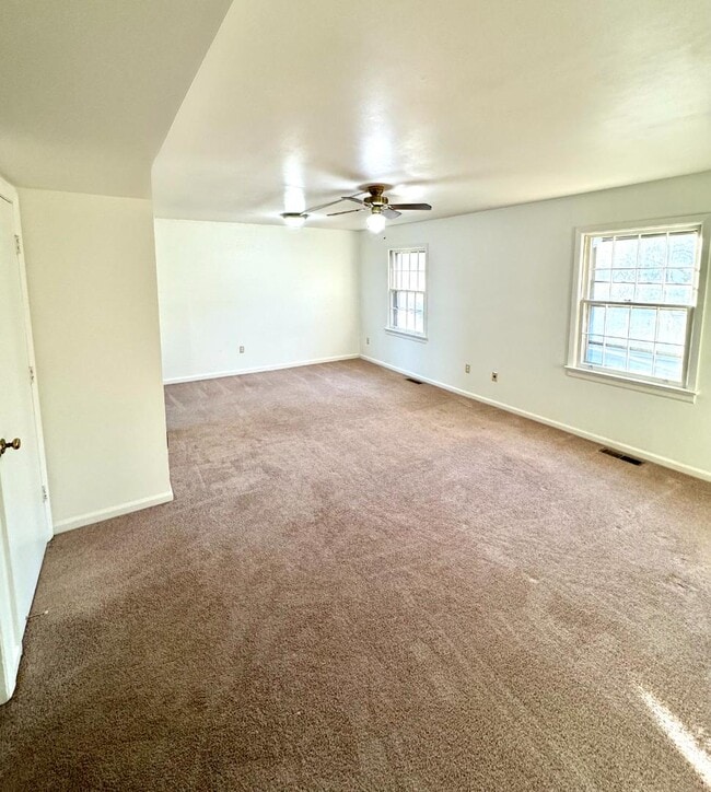 Building Photo - 105 Yorkshire Ct