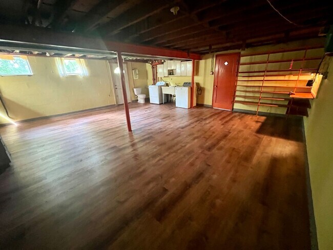 Building Photo - 1320 Preston St