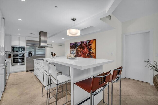 Building Photo - 765 Crandon Blvd