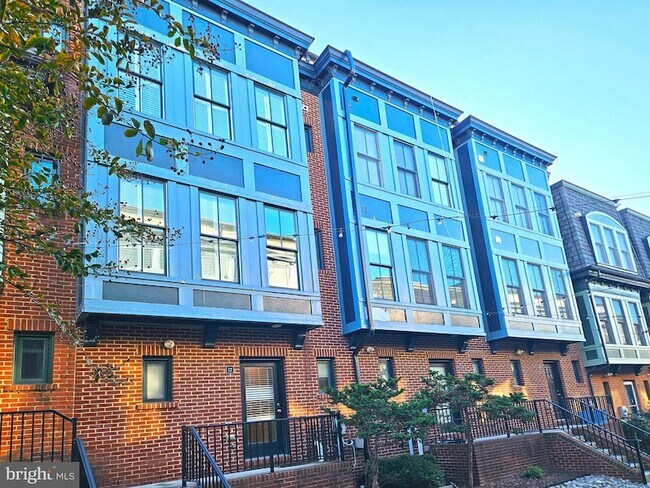 Building Photo - 12 S Regester St