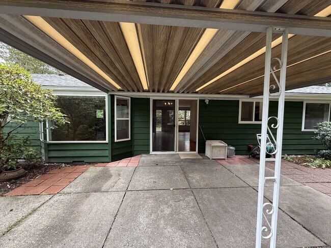 Building Photo - Extremely Spacious 3 bedroom Home Located in Edmonds