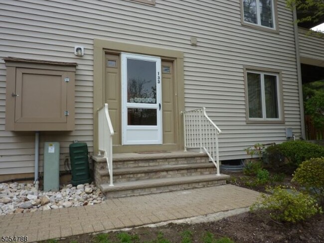 Building Photo - 133 Sunrise Dr