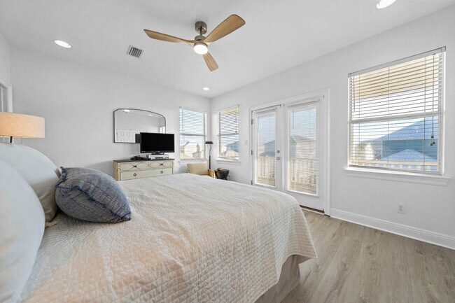 Building Photo - 6084 Sawgrass Cir