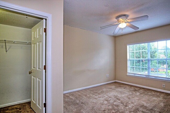 Building Photo - 2/2, 3rd floor condo in Waterford Lakes!