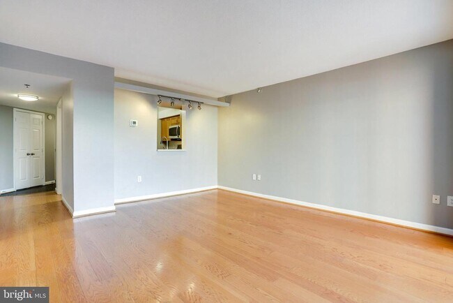 Building Photo - 545 E Braddock Rd