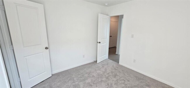 Building Photo - 446 Sormonne Lp