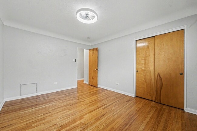 Building Photo - Bright Updated 2-Bed Condo with Vintage Charm Near Wash Park & Cherry Creek
