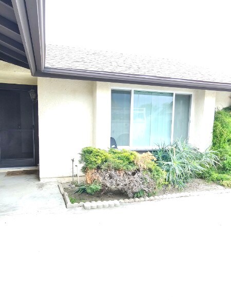 Building Photo - 43731 Nathan Dr