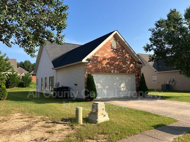 Building Photo - 2045 Forest Lakes Ln