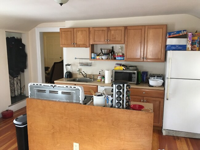 Building Photo - Spacious & Stylish 2BR Apartment - Prime W...