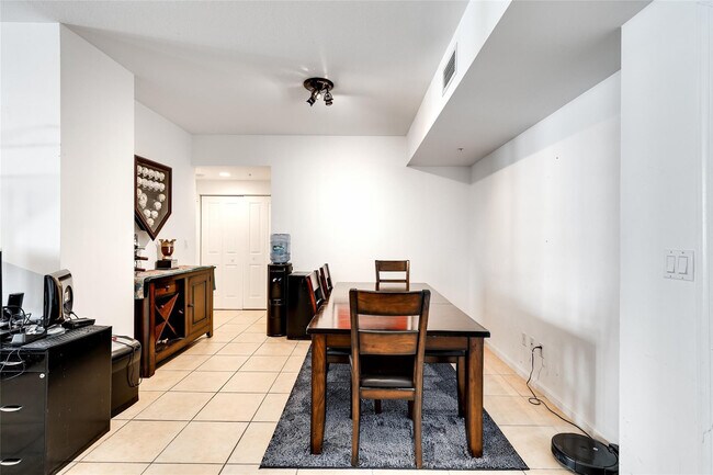 Building Photo - 511 SE 5 Ave