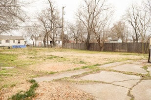 Building Photo - 407 N Cedar St