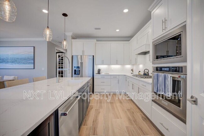 Building Photo - 16112 Lakeland Dr