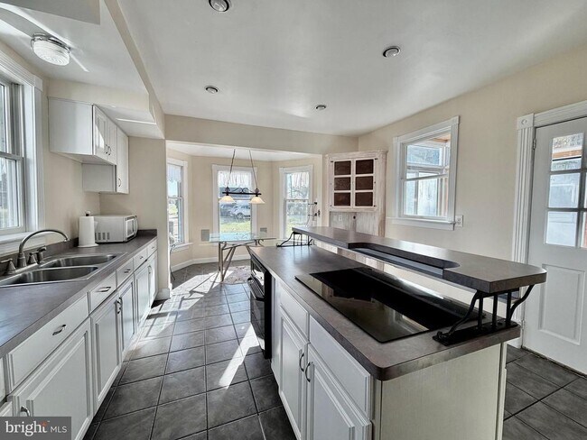 Building Photo - 48600 Deep Cove Ln