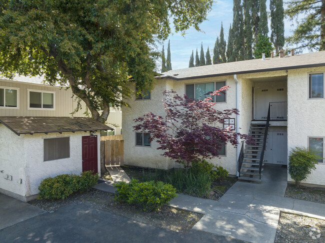 Primary Photo - Campus Court Apartments