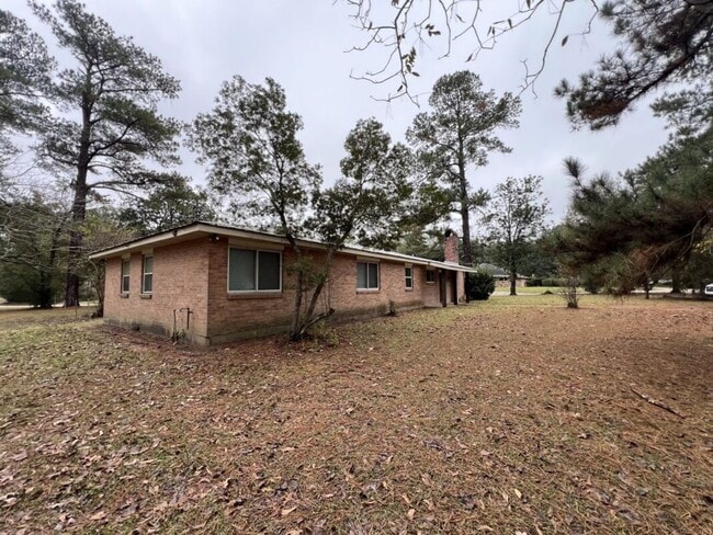 Building Photo - Spacious 4-bedroom 2.5-bathroom Home with Modern Upgrades