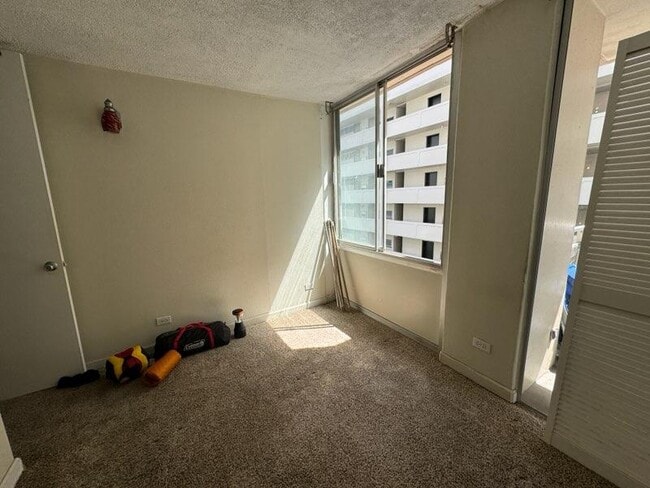 Building Photo - 2415 Ala Wai Blvd