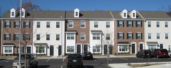 Building Photo - Tanyard Oaks