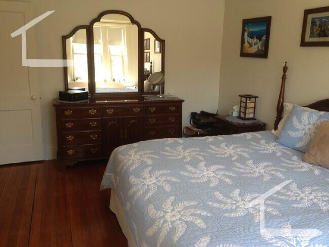 Building Photo - No Brokers fee, Ho Security Deposit, heat,...