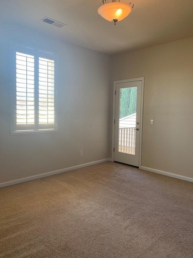 Building Photo - Gorgeous home in Patterson