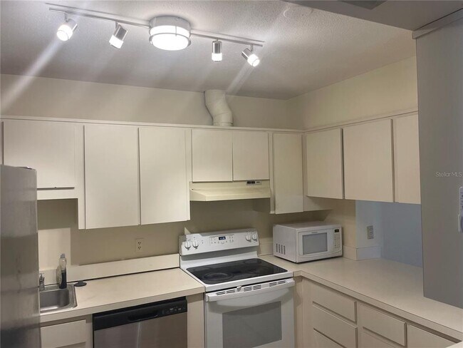Building Photo - 1200 Tarpon Woods Blvd