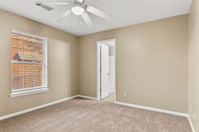 Building Photo - Spacious 3 Bedroom 3 Bath Available Now! Tour and Secure your Home today!