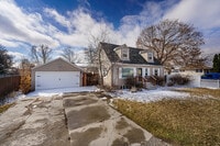 Building Photo - 2230 Canyon Dr