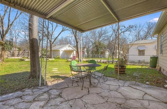 Building Photo - 504 Denson Dr