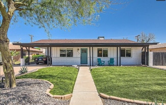 Building Photo - 422 E Balboa Dr