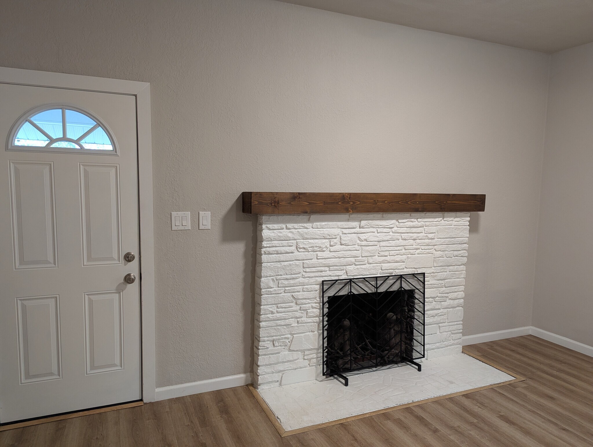 Building Photo - 2608 19th Ave W