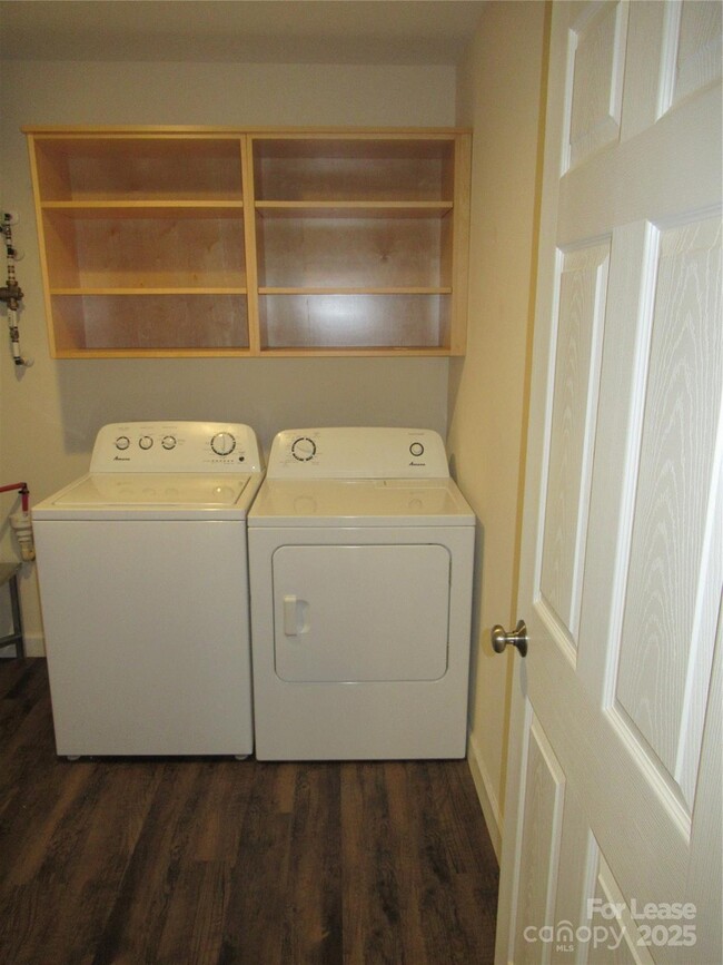 Building Photo - 3784 English Oak Dr